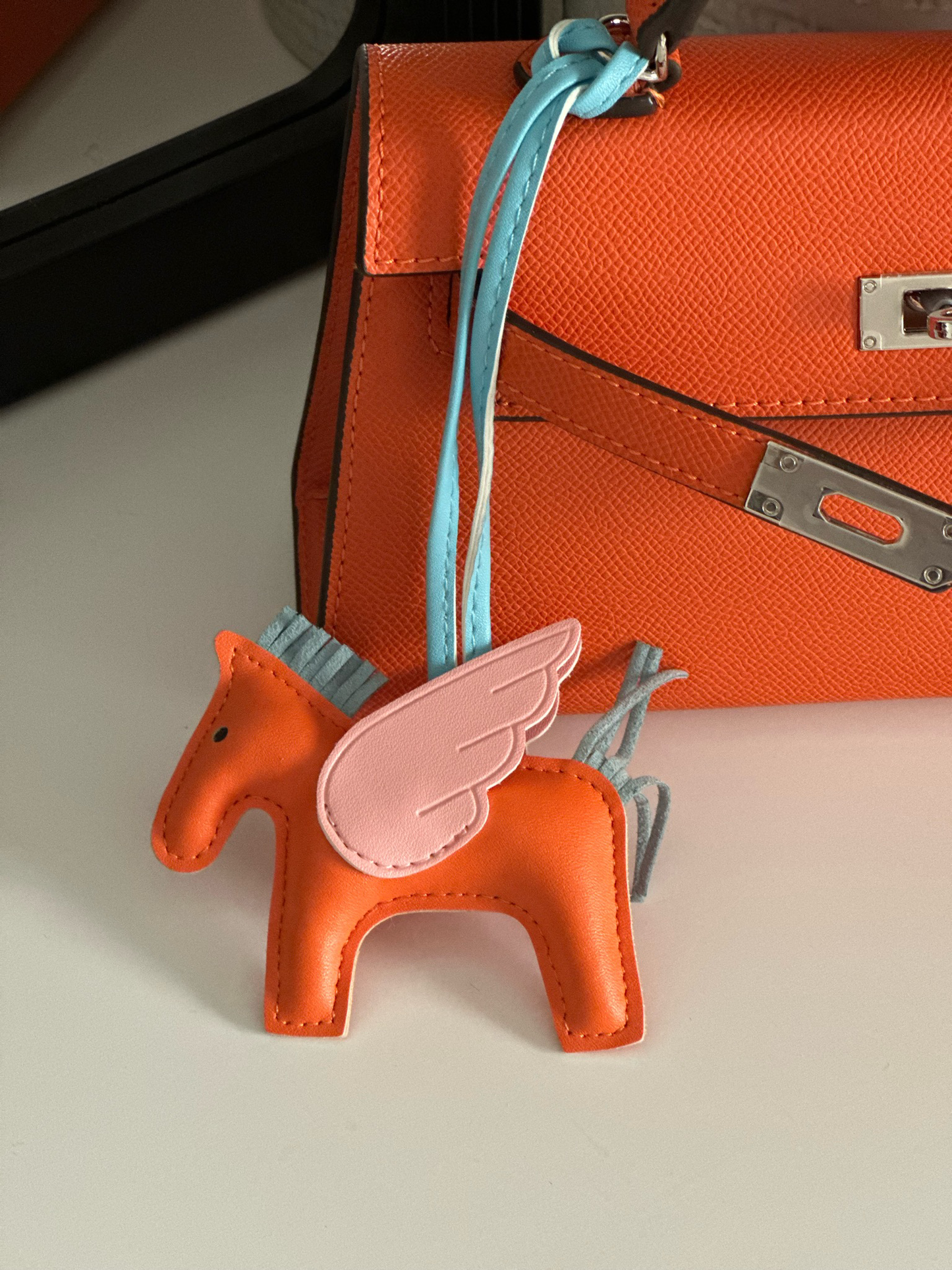 Horse Orange