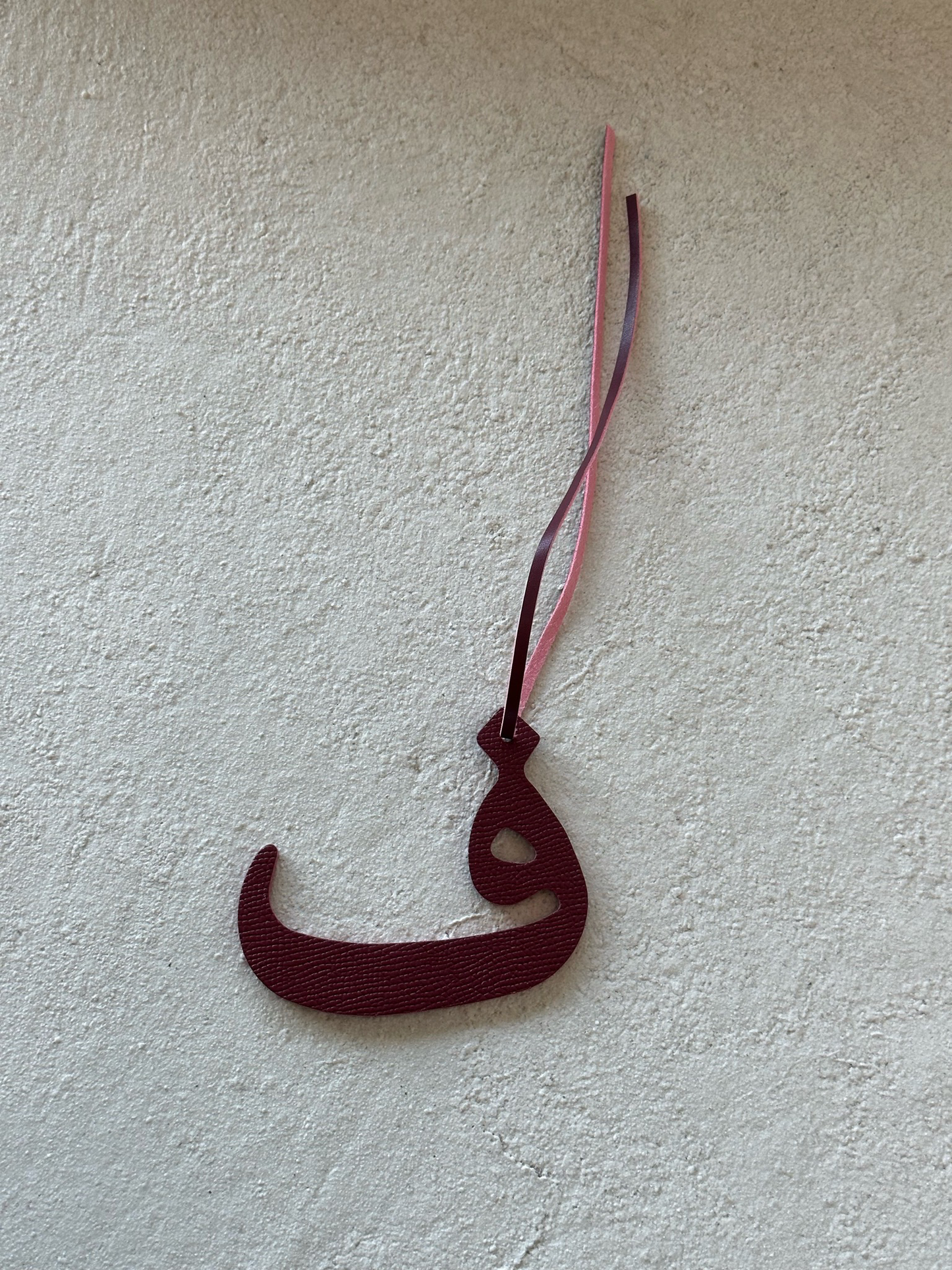 Letter ف Red