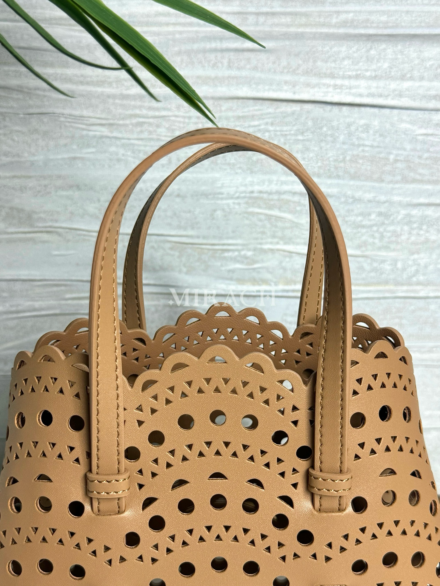 Aia Beige