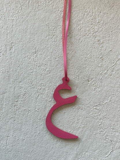 Letter ع Pink