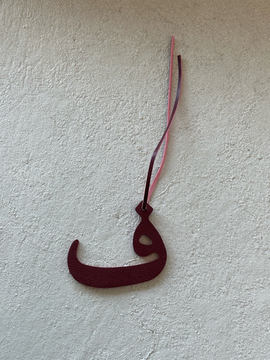 Letter ف Red