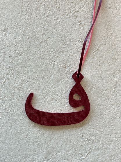 Letter ف Red