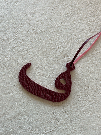 Letter ف Red