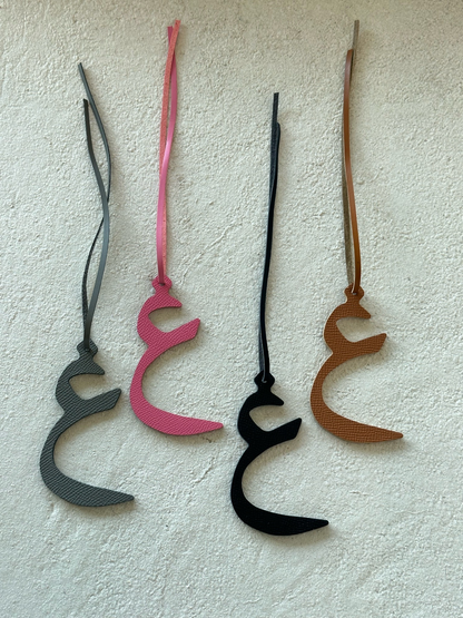 Letter ع Pink