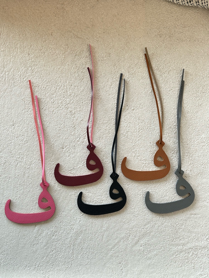 Letter ف Pink