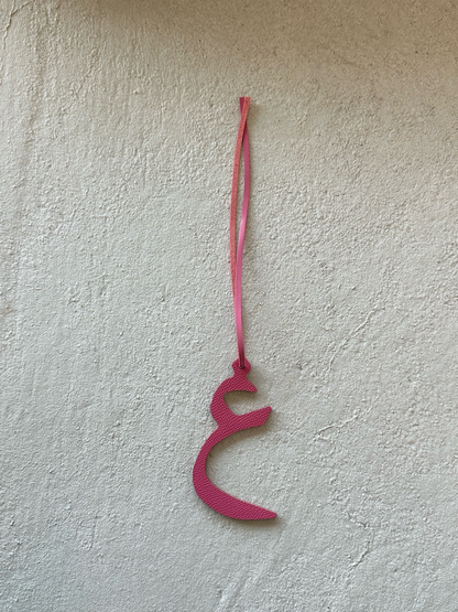 Letter ع Pink
