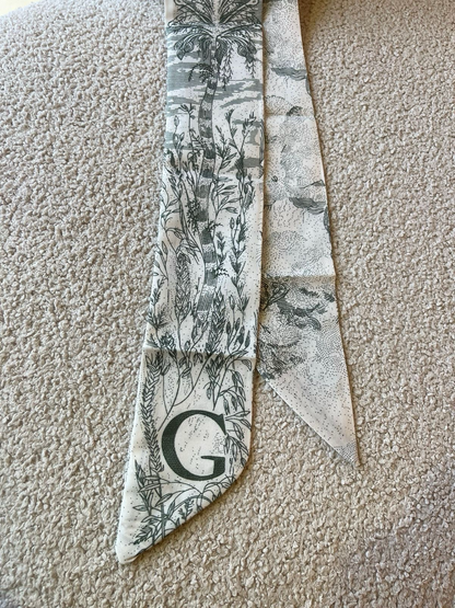 Scarf Letter G