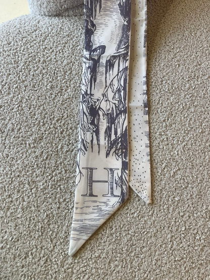 Scarf Letter H